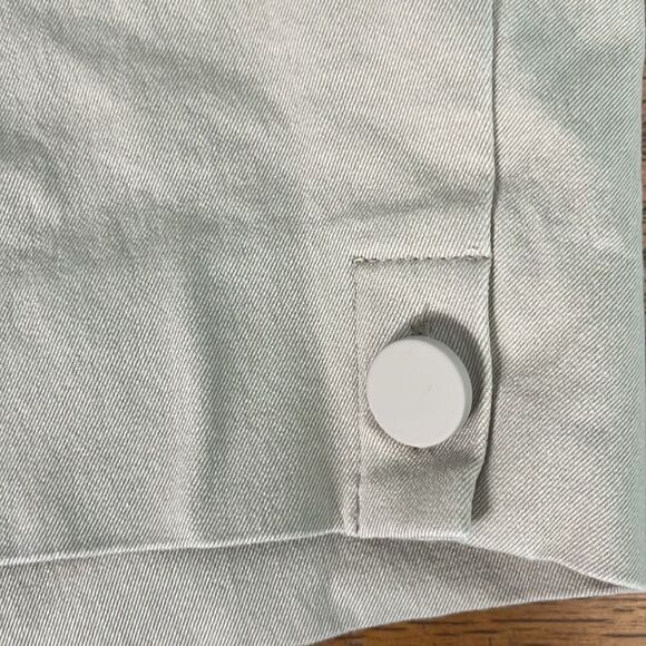 Soft Surroundings Khaki Jegging style pull on Chino Shorts Women's Size Medium - Picture 3 of 5